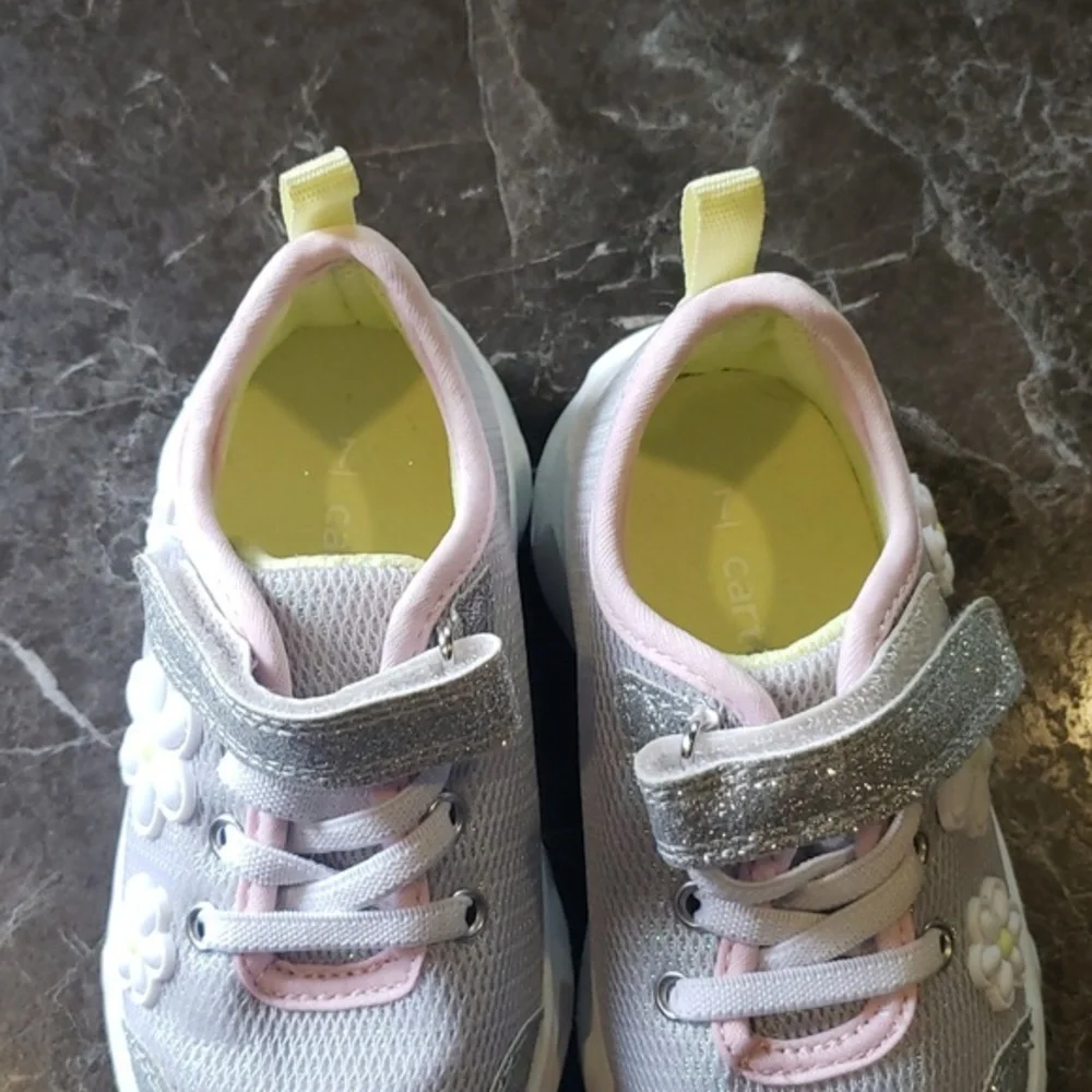 Carters Light‎ Up Velcro Sneakers Size 7M